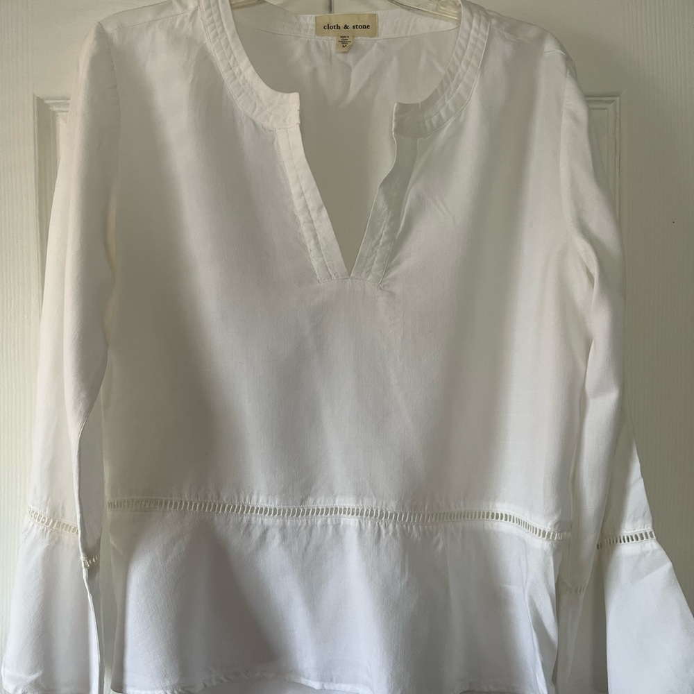 Cloth & Stone white long sleeve blouse with flared cuffs. Size M.
